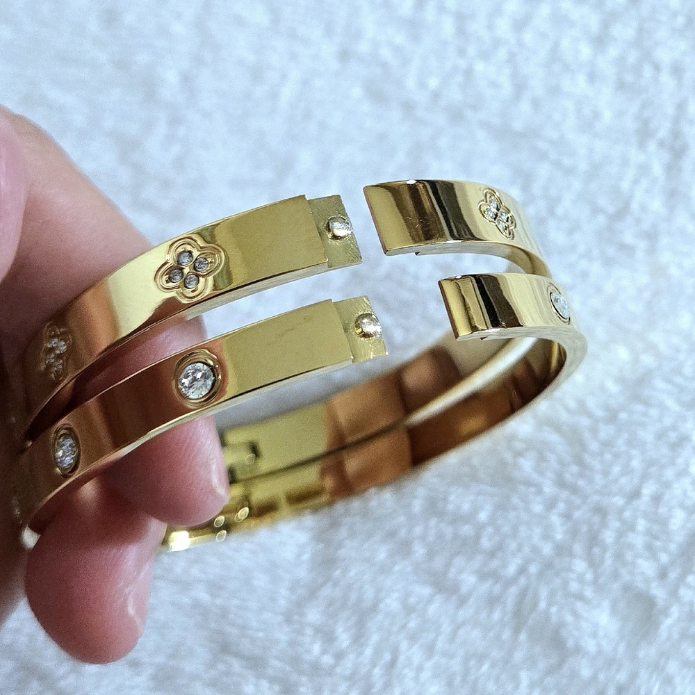 Set of Two✌️ Hinged Bangle Bracelets with Bezel Set Cubic Zirconias - NWOT - Picture 7 of 15